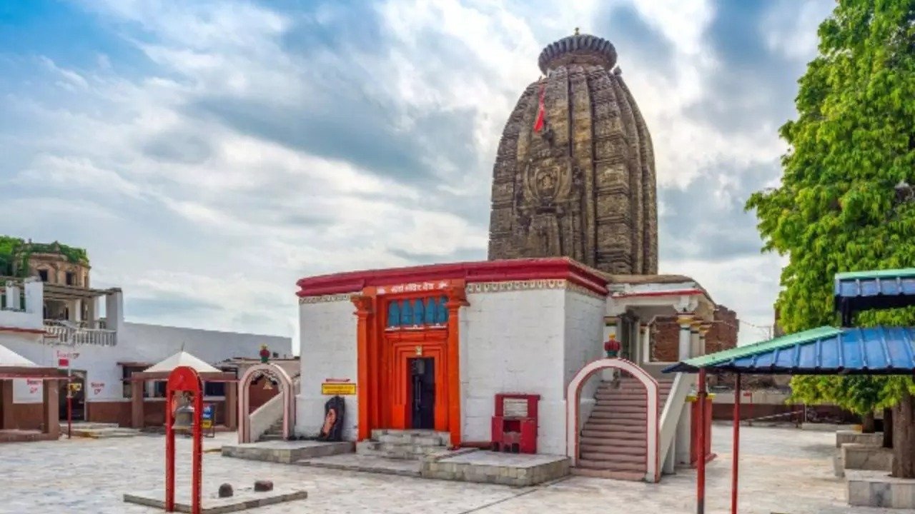 बिहार के औरंगाबाद में स्थित देवार्क सूर्य मंदिर, सूर्य देव की प्राचीन पूजा का केंद्र