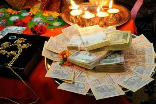 घर और व्यापार में सफलता के लिए वास्तु शास्त्र के उपाय, धन और समृद्धि के लिए वास्तु टिप्स