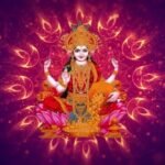 शुक्रवार के दिन मां लक्ष्मी की पूजा करते भक्त – मालव्य राजयोग 7 नवंबर