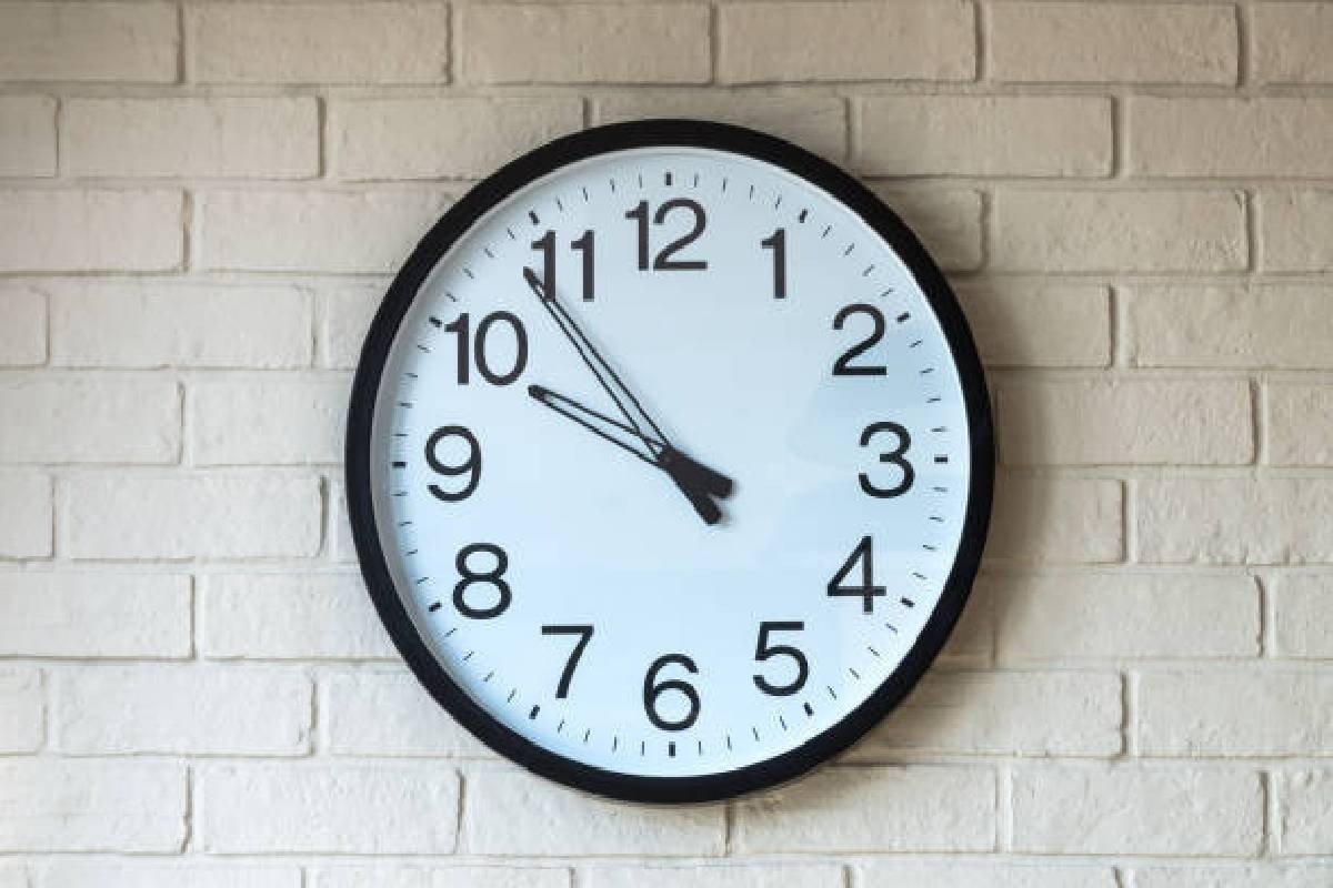 वास्तु के अनुसार घड़ी की सही दिशा और शुभ स्थान