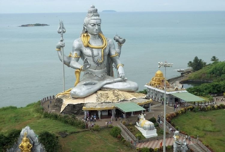 कर्पूरगौरं करुणावतारं मंत्र का महत्व और भगवान शिव का दिव्य स्वरूप – आरती के बाद पढ़े जाने वाला पवित्र शिव स्तुति मंत्र।