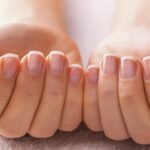 हस्तरेखा विज्ञान में नाखूनों पर सफेद और काले धब्बों का अर्थ