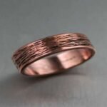 तांबे का छल्ला पहनने के ज्योतिषीय लाभ और सूर्य ऊर्जा का प्रभाव