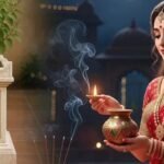 तुलसी माता का गमला सजाकर पूजा करते हुए परिवार