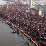 मौनी अमावस्या पर हरिद्वार, वाराणसी और प्रयागराज में गंगा स्नान करते श्रद्धालुओं की भीड़