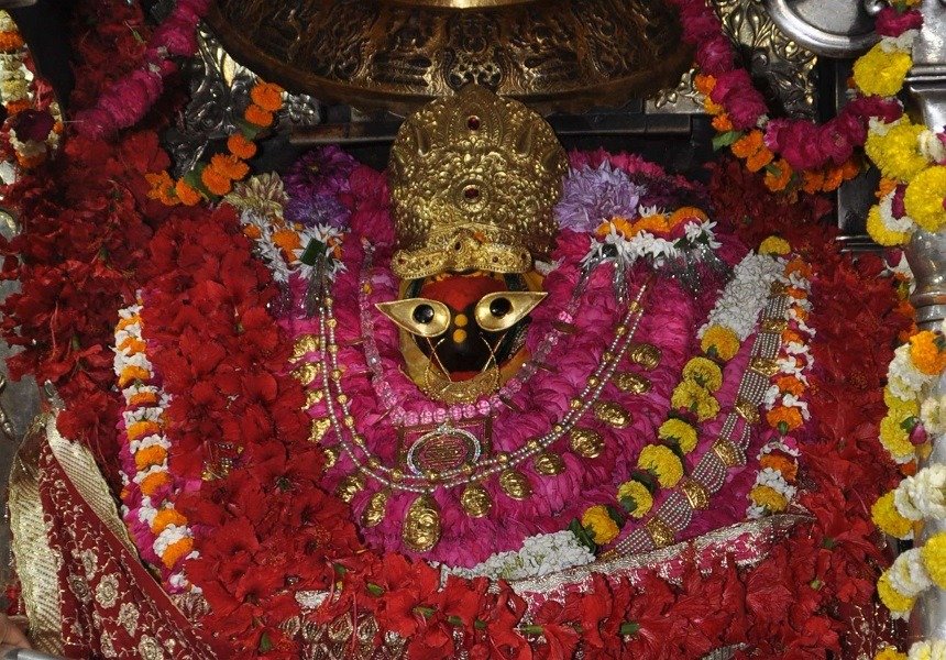 माघ मेला 2026 के दौरान मां विंध्यवासिनी धाम में भक्तों की भीड़ और विशेष दर्शन व्यवस्था