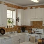 वास्तु अनुसार रसोई में सही दिशा में रखा चूल्हा और सिंक, अग्नि और जल तत्व का संतुलन