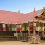 केरल के पर्वतीय क्षेत्र में स्थित सबरीमाला मंदिर में भगवान अयप्पा के दर्शन के लिए पहुंचे श्रद्धालु