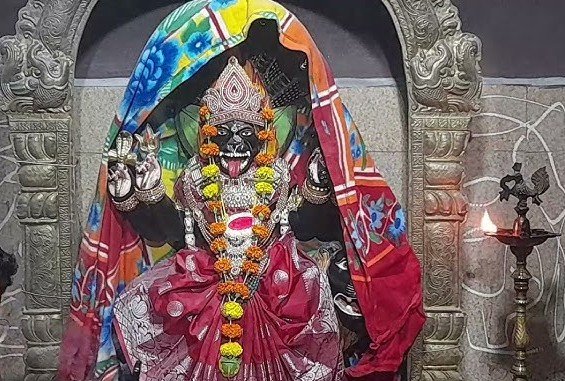 उज्जैन स्थित मां प्रत्यंगिरा देवी मंदिर में सिंहमुखी रौद्र स्वरूप की प्रतिमा