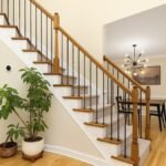 सीढ़ियों के नीचे क्या रखें वास्तु अनुसार, दिशा के अनुसार शुभ वस्तुएं और ऊर्जा संतुलन उपाय