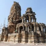 मध्य प्रदेश के मुरैना जिले के सिहोनिया गांव में स्थित प्राचीन ककनमठ शिव मंदिर का ऊँचा पत्थर निर्मित ढांचा