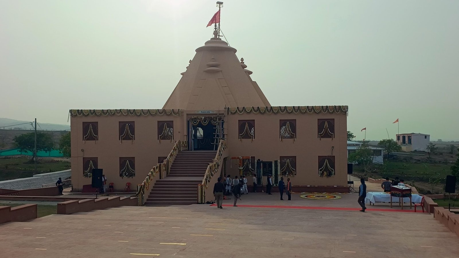 शयन मुद्रा में विराजमान विश्वविख्यात भैरवनाथ बाबा प्रतिमा, ग्राम खामडीह गुढ़ रीवा