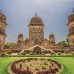 नर्मदेश्वर महादेव मंदिर, ओयल लखीमपुर खीरी – भगवान शिव मेंढक की पीठ पर विराजमान, खड़ी मुद्रा में नंदी महाराज