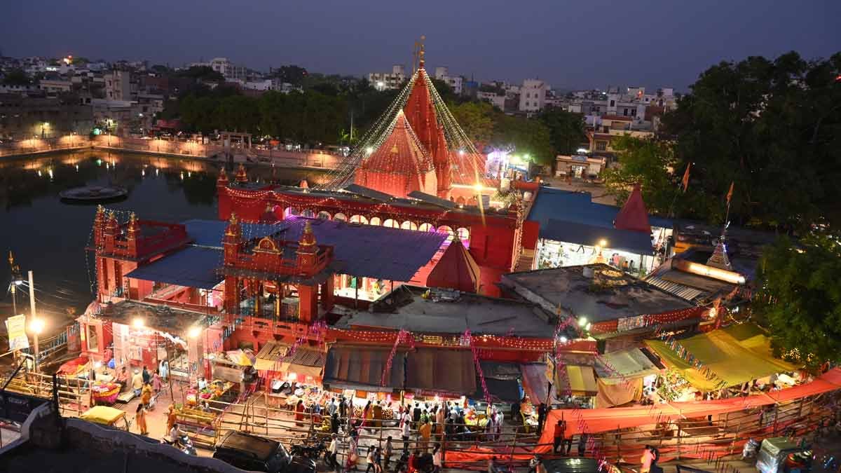 काशी वाराणसी में मां शैलपुत्री मंदिर का प्राचीन स्वरूप और नवरात्रि में भक्तों की भीड़