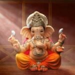 भालचंद्र संकष्टी चतुर्थी 2026 पर भगवान गणेश की पूजा करते श्रद्धालु, दीप और मोदक के साथ