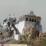 जयपुर की शील की डूंगरी स्थित शीतला माता मंदिर में शीतला अष्टमी पर दर्शन के लिए उमड़े श्रद्धालु