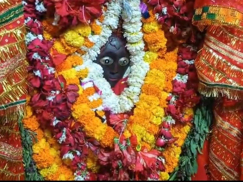 जौनपुर का प्रसिद्ध मां शीतला चौकियां धाम और पवित्र कुंड