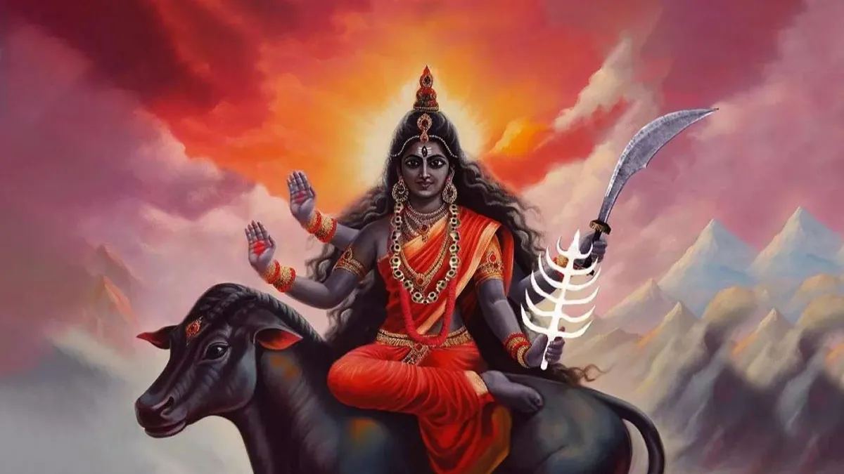 मां कालरात्रि की पूजा करते भक्त, गुड़ का भोग और दीपक के साथ नवरात्रि सप्तमी आराधना