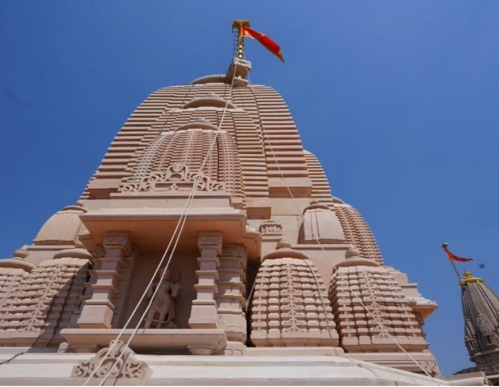 रामजन्मभूमि परिसर में हनुमान मंदिर पर चैत्र पूर्णिमा के अवसर पर धर्म ध्वजा आरोहण