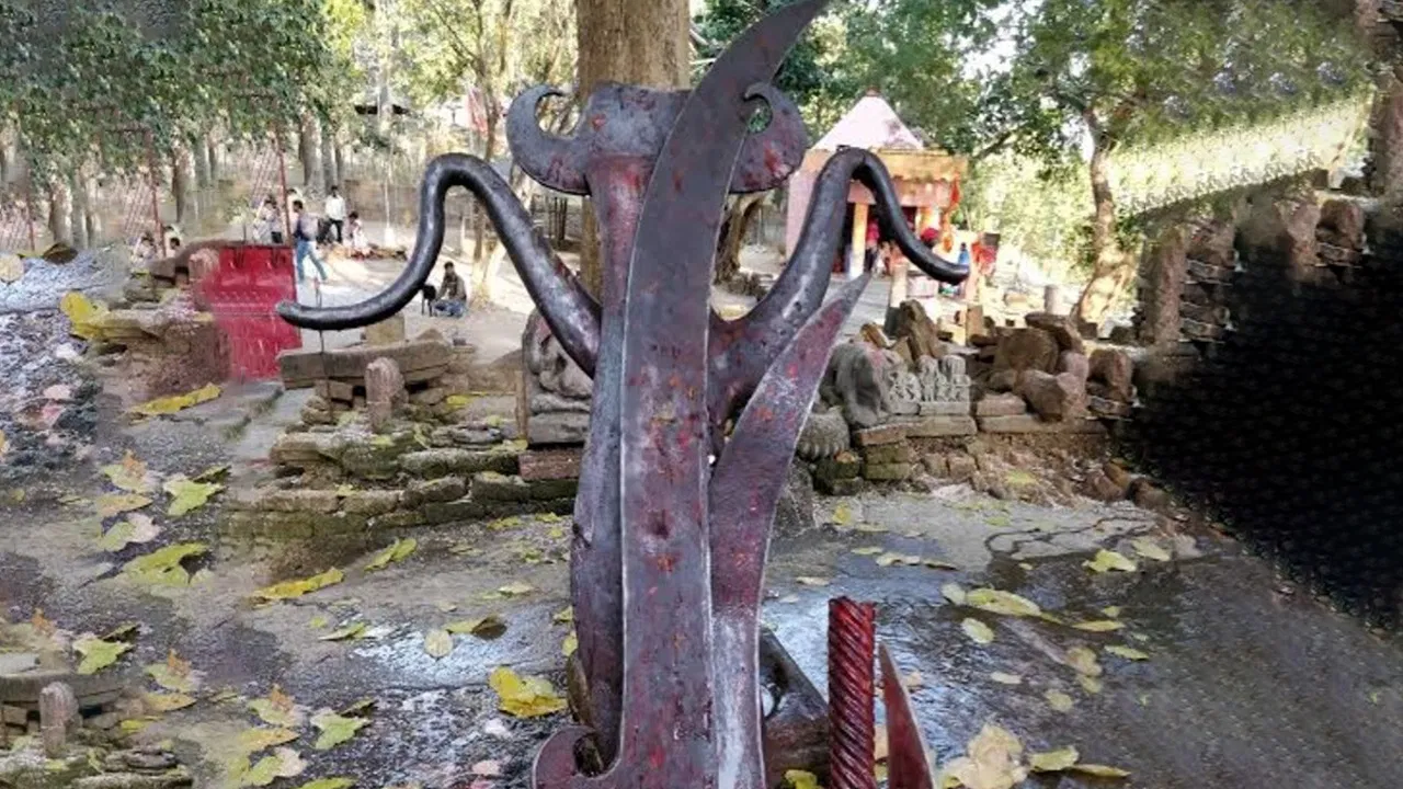 परशुराम जयंती पर टांगीनाथ धाम में भगवान परशुराम का फरसा और तपस्थली दृश्य