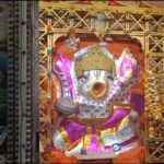 अजमेर के बजरंगगढ़ हनुमान मंदिर में पूजा करता बंदर रामू