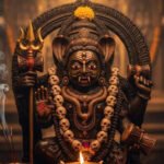 कालाष्टमी व्रत पर भगवान काल भैरव की पूजा करते भक्त, दीपक और मंत्र जाप का दृश्य