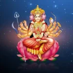 माँ गायत्री की दिव्य छवि और भक्तों द्वारा चालीसा पाठ करते हुए आध्यात्मिक वातावरण