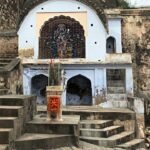 झांसी किले के प्रवेश द्वार पर स्थित प्राचीन गणेश मंदिर का दिव्य दृश्य