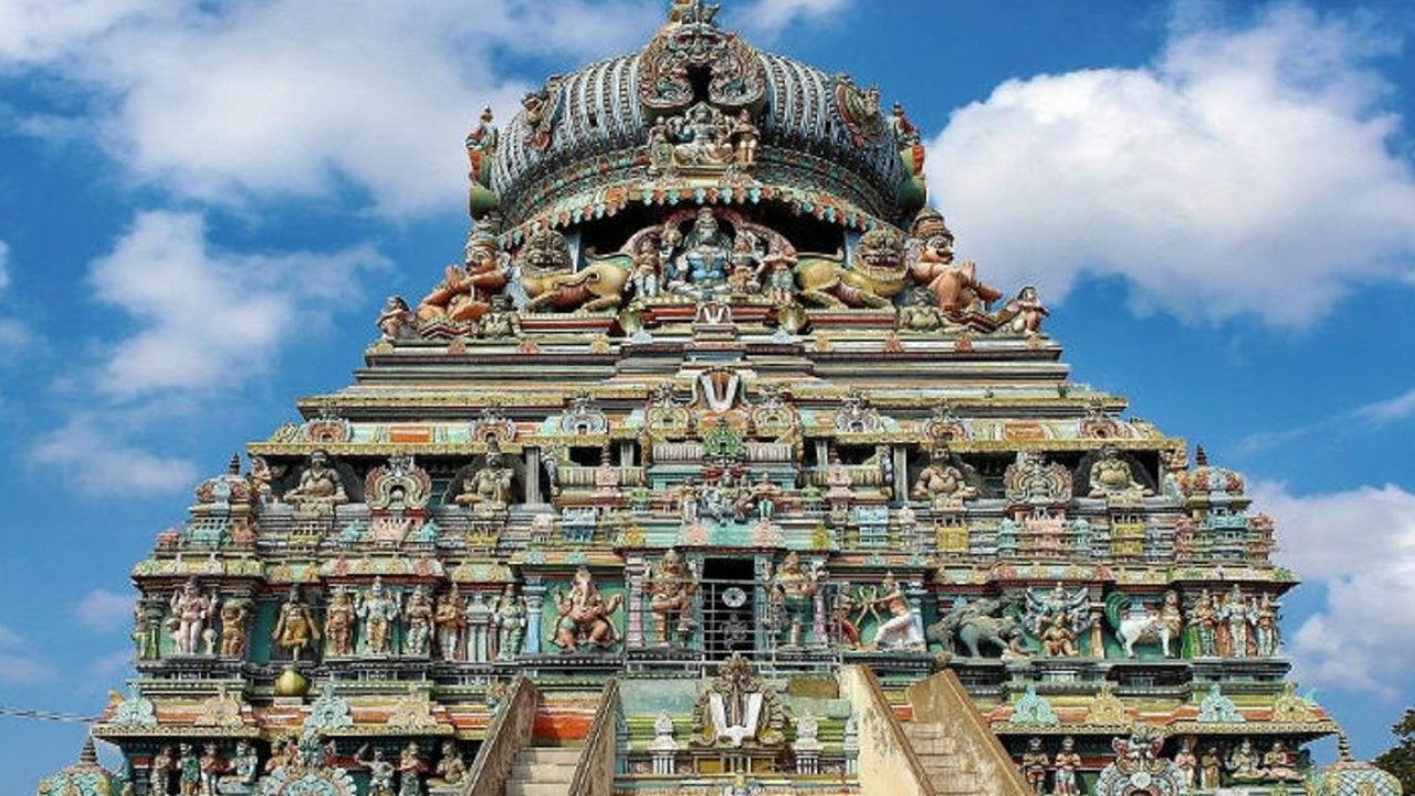 मदुरै स्थित कूडल अझगर मंदिर का भव्य दृश्य, भगवान विष्णु को समर्पित प्राचीन मंदिर और अष्टांग विमान