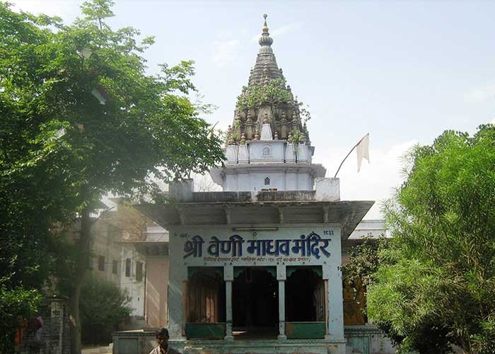 प्रयागराज के दारागंज स्थित वेणी माधव मंदिर में विराजमान भगवान विष्णु की दिव्य प्रतिमा