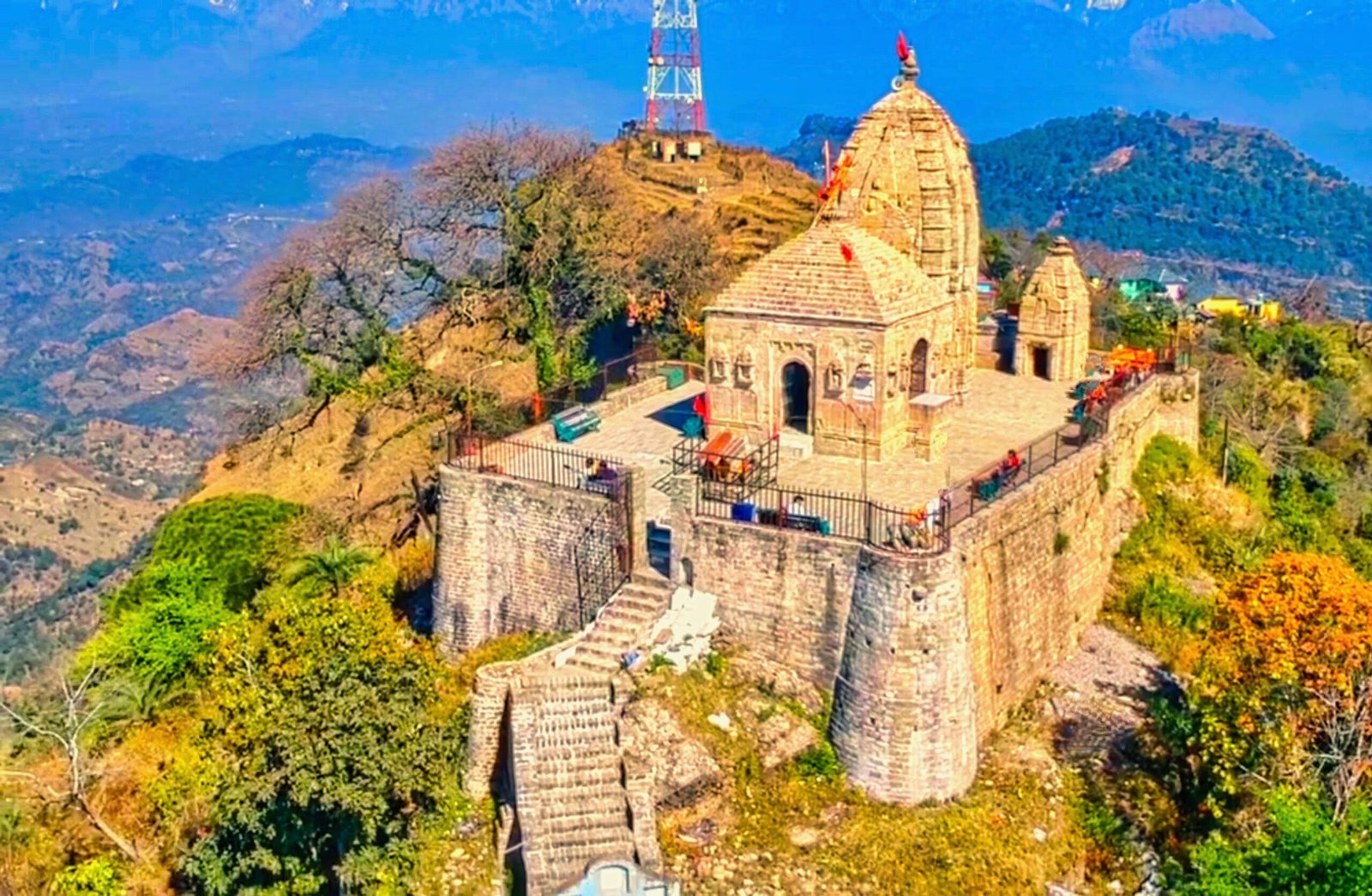 मध्य प्रदेश खरगोन स्थित मां आशापुरी धाम का प्राचीन मंदिर जहां अर्जुन ने तपस्या की थी
