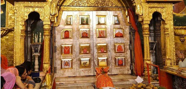 जयपुर के मोती डूंगरी गणेश मंदिर में अष्टविनायक स्वरूपों से सजे स्वर्ण-रजत मुख्य कपाट