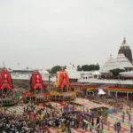 राजस्थान के अलवर जिले के राजगढ़ में भगवान जगन्नाथ जी महाराज की 172वीं ऐतिहासिक रथयात्रा में श्रद्धालुओं की भीड़ और भव्य रथ का दृश्य