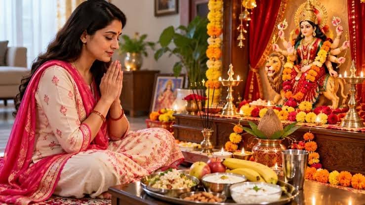 शारदीय नवरात्र व्रत में मां दुर्गा की पूजा और फलाहार के लिए रखे कुट्टू का आटा, फल और सूखे मेवे